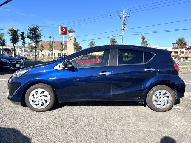 Toyota AQUA 2018-08 10911-3