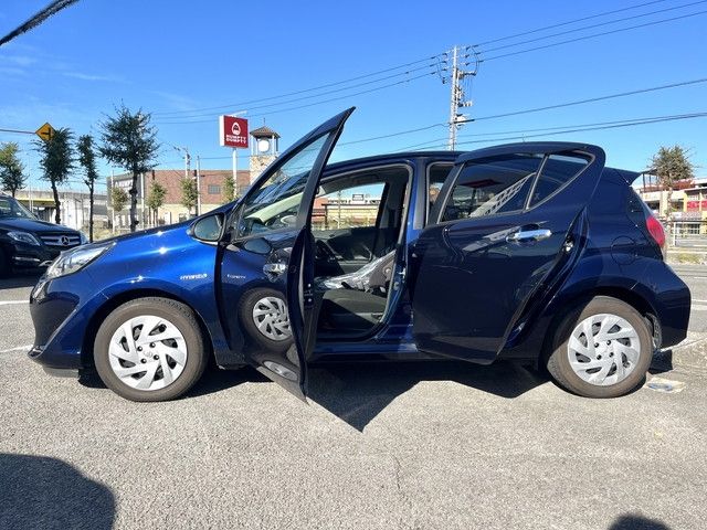 Toyota AQUA 2018-08 10911-4