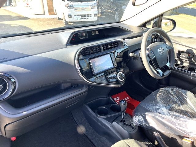 Toyota AQUA 2018-08 10911-5