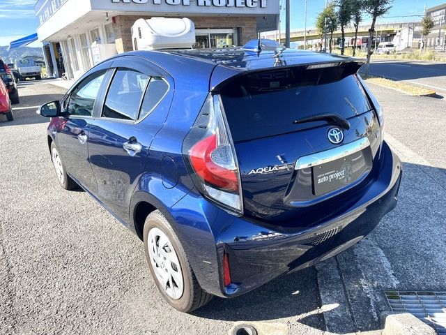Toyota AQUA 2018-08 10911-7
