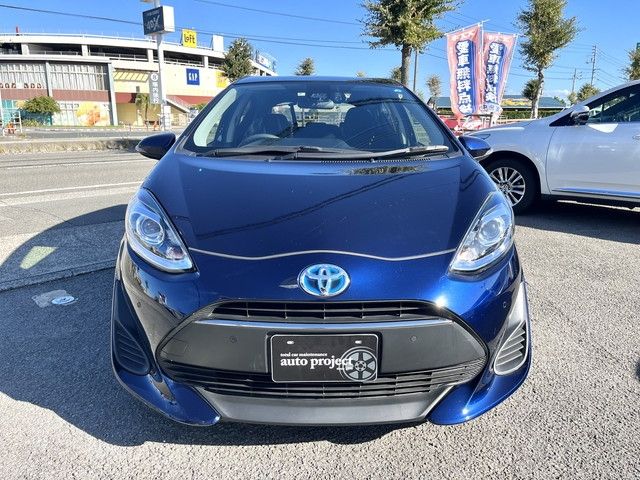 Toyota AQUA 2018-08 10911-1