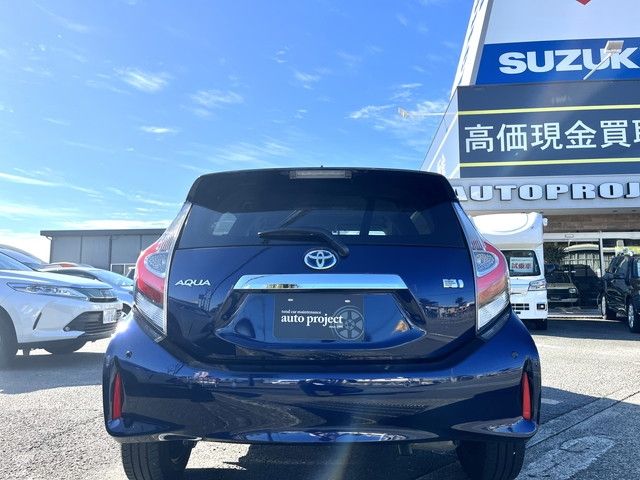Toyota AQUA 2018-08 10911-8