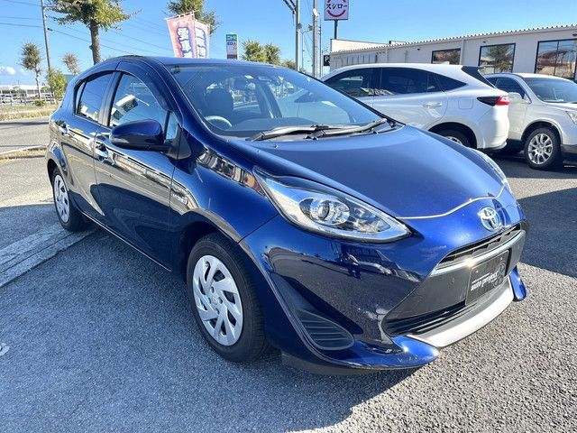 Toyota AQUA 2018-08 10911-2