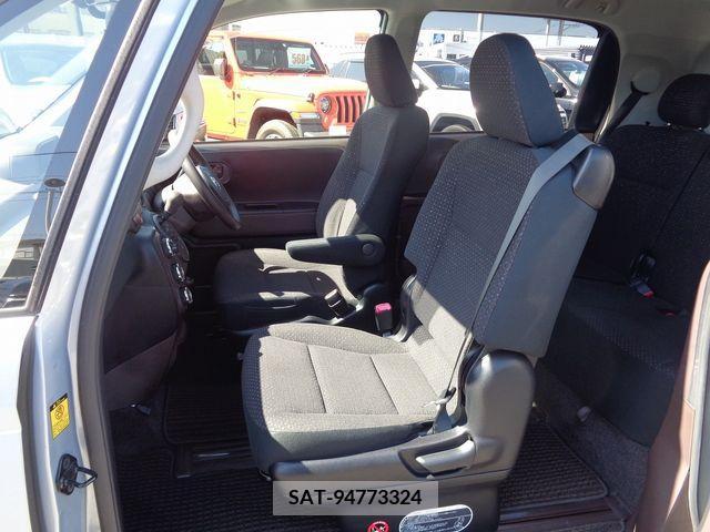 Toyota SPADE 2013-02 377962-4