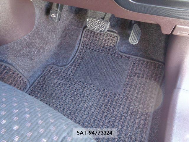 Toyota SPADE 2013-02 377962-24