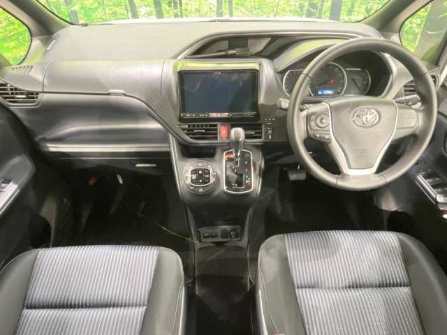 Toyota VOXY 2015-08 21527-1