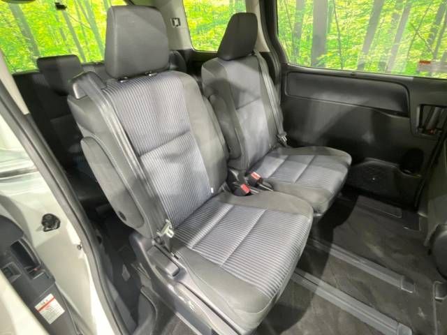 Toyota VOXY 2015-08 21527-9