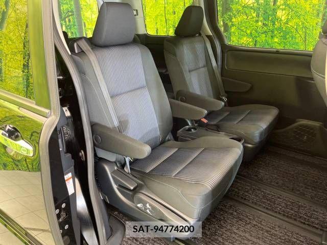 Toyota VOXY 2015-08 340247-9
