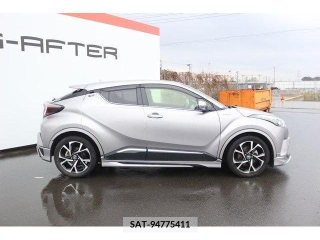 Toyota C-HR 2017-06 220942-6