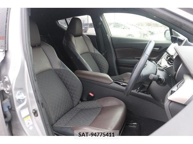 Toyota C-HR 2017-06 220942-12