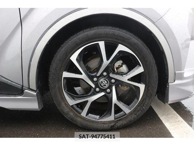 Toyota C-HR 2017-06 220942-11