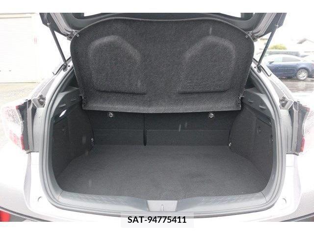 Toyota C-HR 2017-06 220942-16