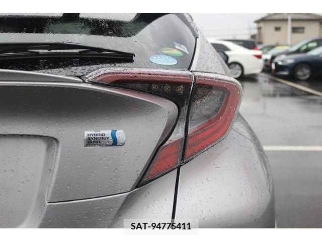 Toyota C-HR 2017-06 220942-10