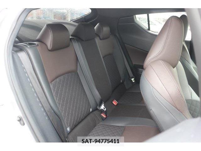Toyota C-HR 2017-06 220942-13
