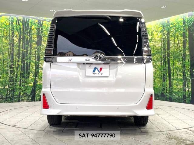 Toyota VOXY 2019-04 370424-16