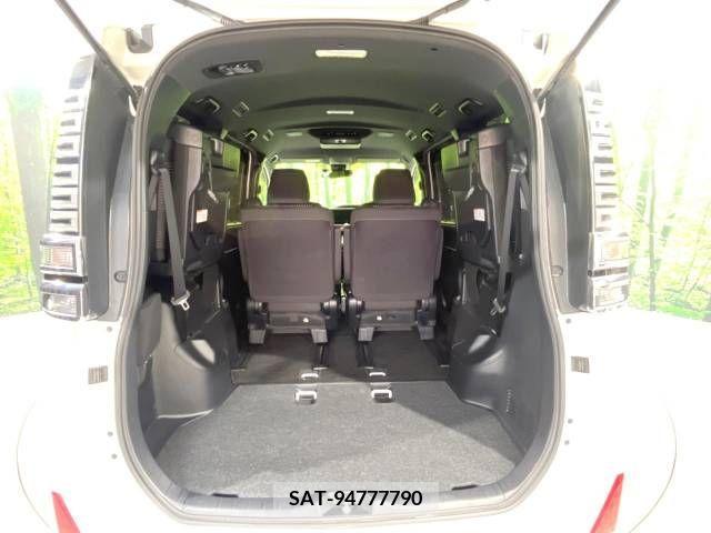 Toyota VOXY 2019-04 370424-11