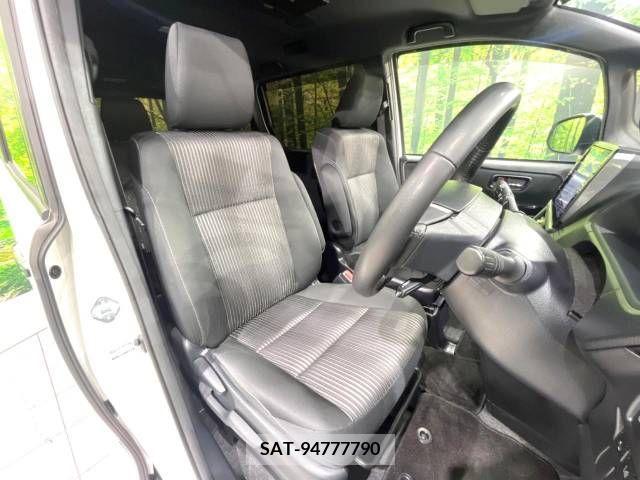 Toyota VOXY 2019-04 370424-8