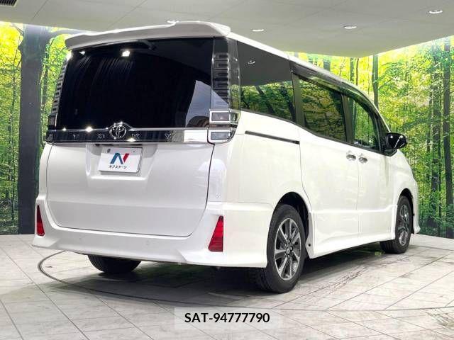 Toyota VOXY 2019-04 370424-18