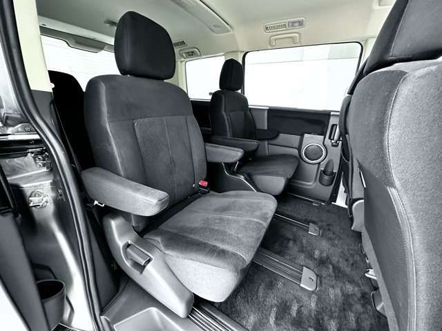 Mitsubishi DELICA D5 2018-02 88-7