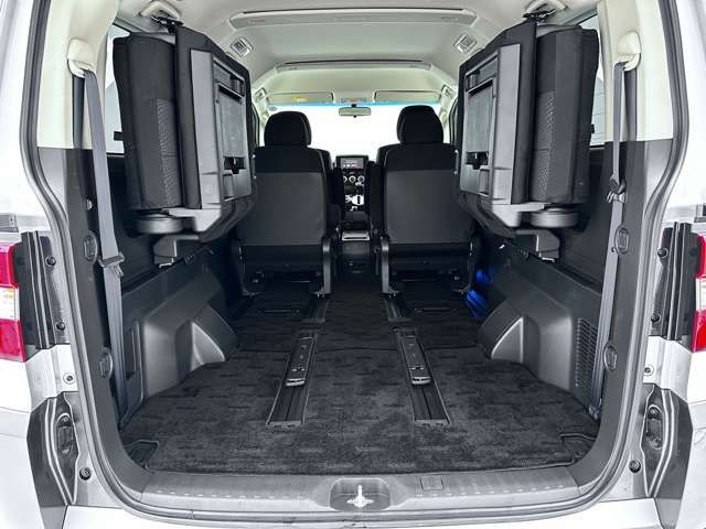Mitsubishi DELICA D5 2018-02 88-10