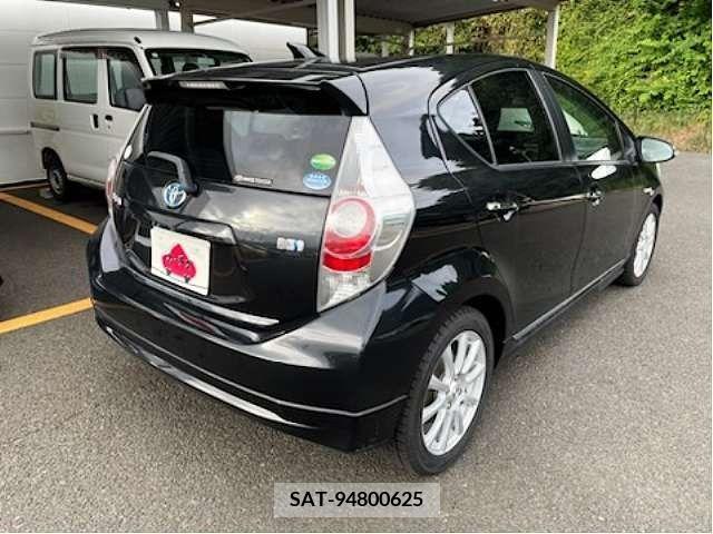 Toyota AQUA 2013-07 395700-2