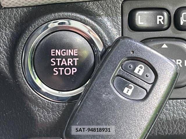 Toyota VITZ 2015-08 337026-6
