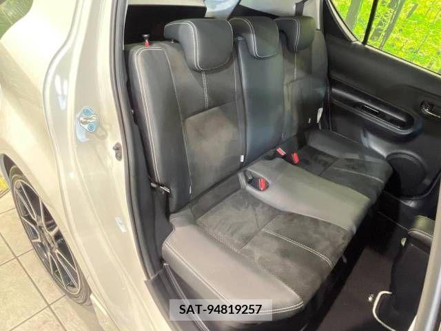Toyota AQUA 2014-02 389355-10