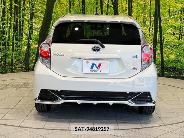 Toyota AQUA 2014-02 389355-15