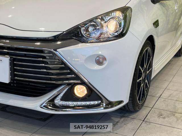 Toyota AQUA 2014-02 389355-12