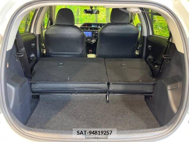 Toyota AQUA 2014-02 389355-11