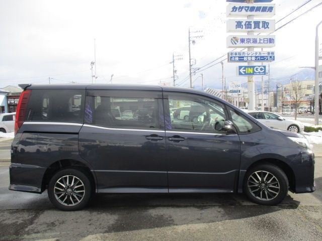 Toyota NOAH 2014-02 480-1