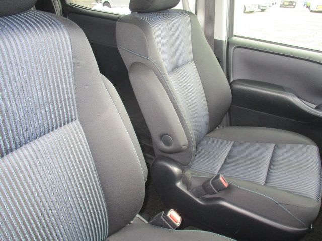 Toyota NOAH 2014-02 480-3
