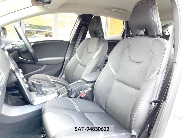 Volvo V40 2019-02 288638-19