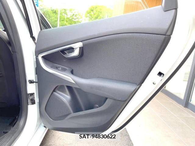 Volvo V40 2019-02 288638-18
