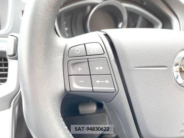 Volvo V40 2019-02 288638-6