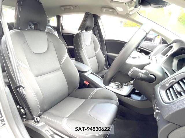 Volvo V40 2019-02 288638-12