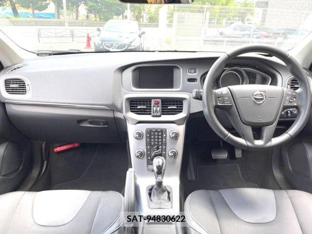 Volvo V40 2019-02 288638-1