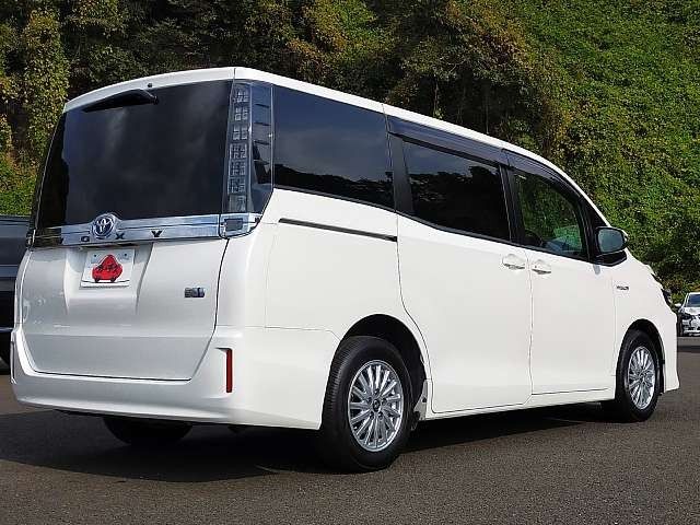 Toyota VOXY HYBRID 2014-10 13103-2