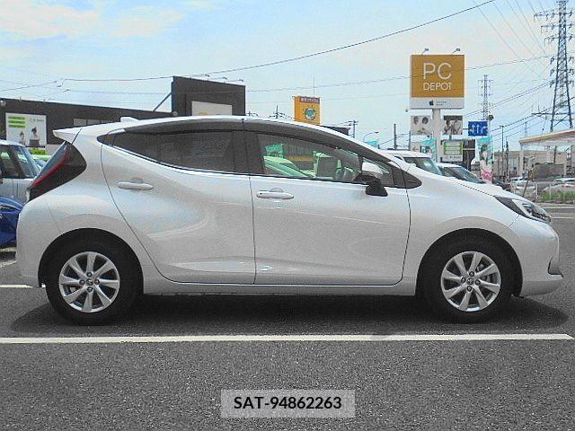 Toyota AQUA 2021-11 331281-10
