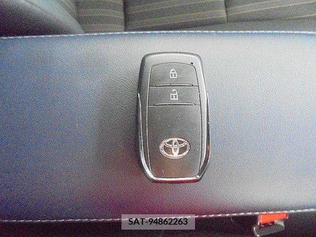 Toyota AQUA 2021-11 331281-29