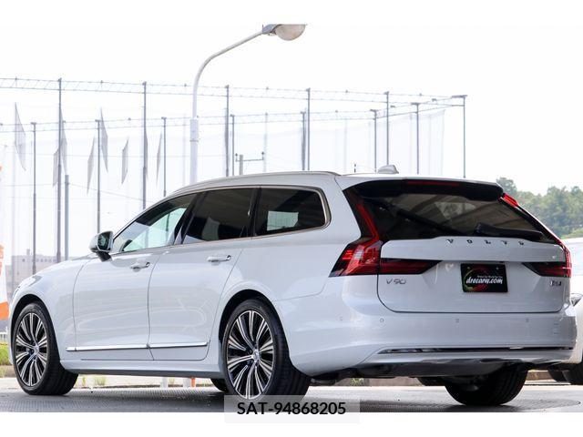 Volvo V90 2021-07 345367-2