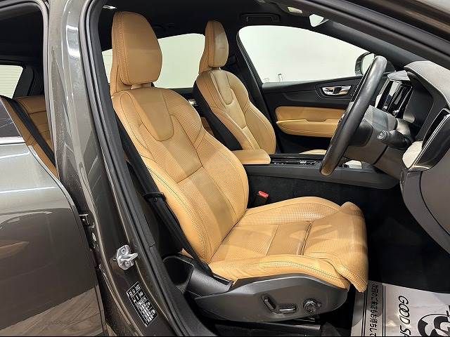 Volvo XC60 2019-02 18933-4