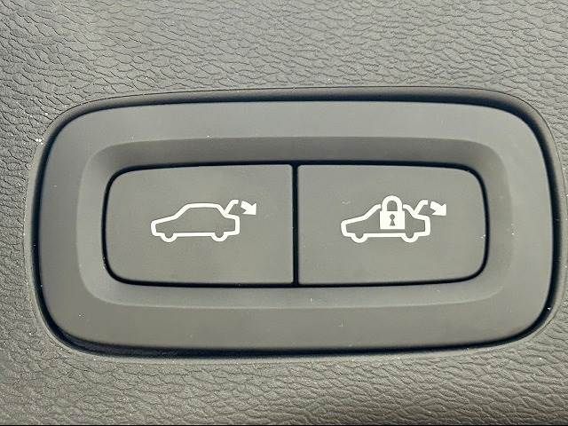 Volvo XC60 2019-02 18933-8