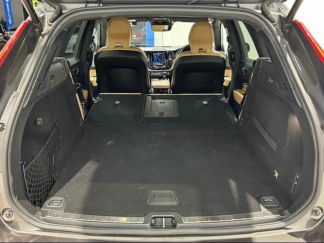 Volvo XC60 2019-02 18933-17