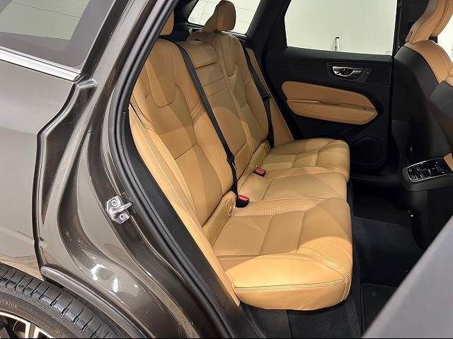 Volvo XC60 2019-02 18933-5