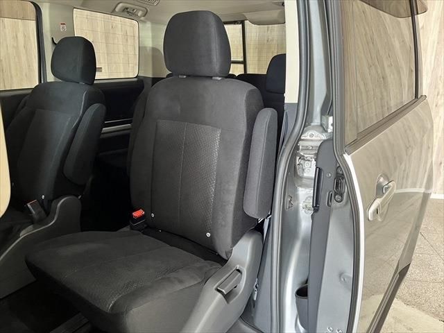 Mitsubishi DELICA D5 2018-07 23561-22