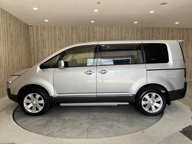 Mitsubishi DELICA D5 2018-07 23561-6