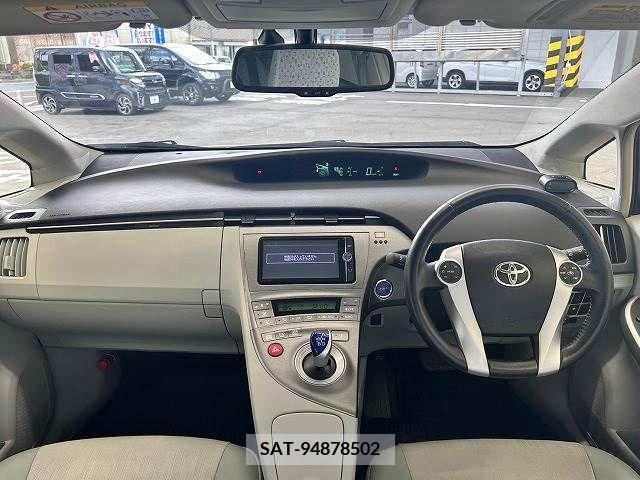 Toyota PRIUS 2013-10 336231-1