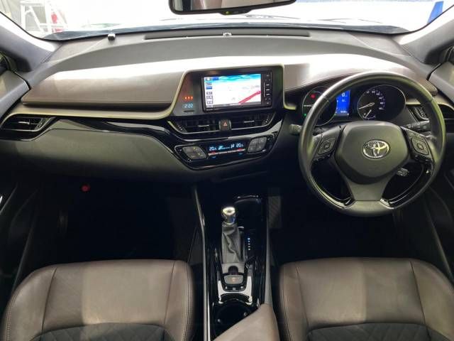 Toyota C-HR 2017-10 183330-1