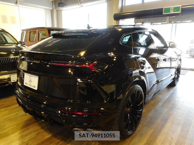 Lamborghini URUS 2023-02 333701-2